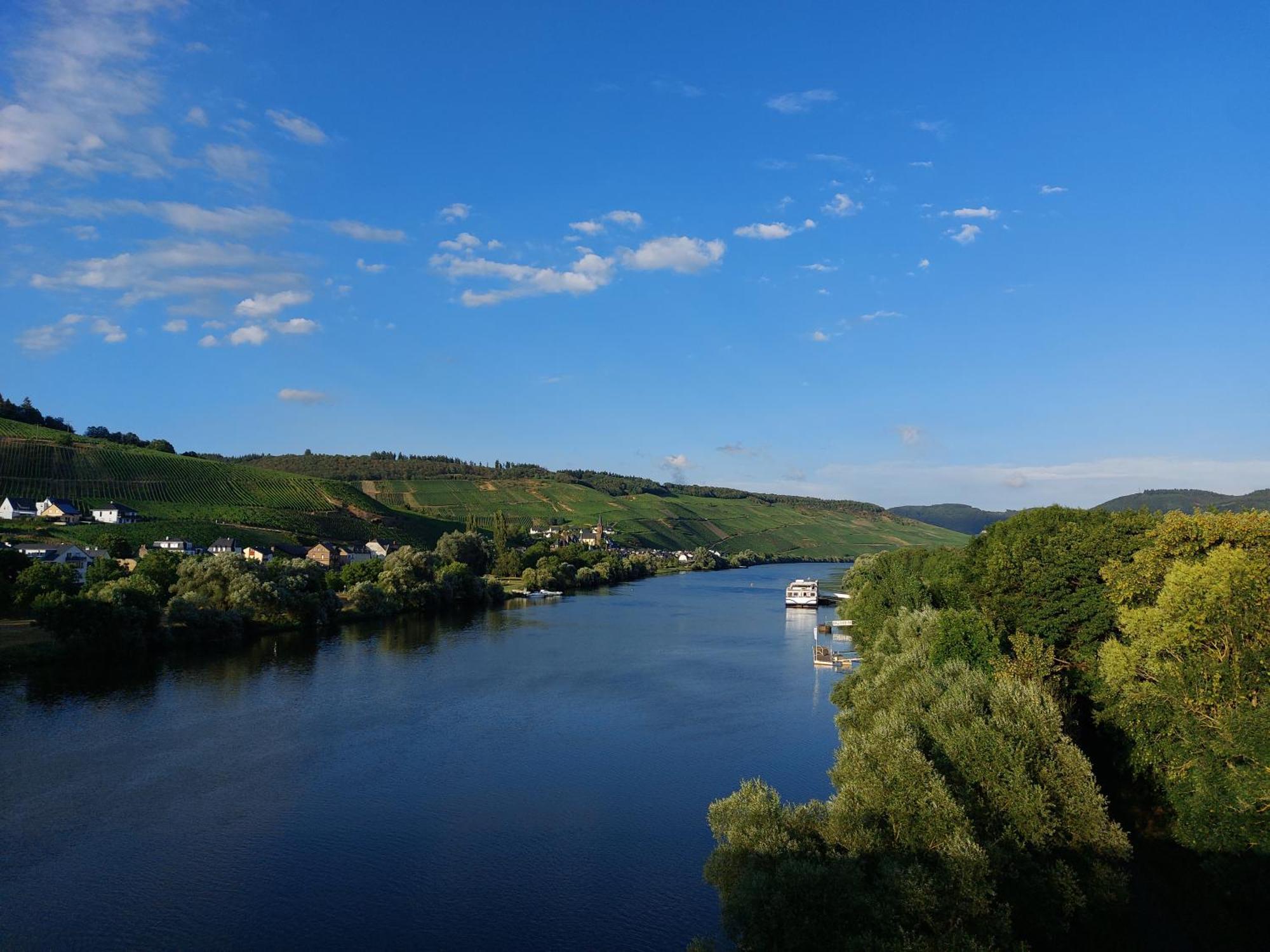Ferienwohnungen Zum Niederberg Lieser Exteriör bild